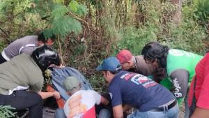 Pengendara-motor-meninggal-dunia-usai-menepi-di-Jalan-Raya-Desa-Hulaan-gresik.jpg