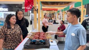 Pengunjung-tengah-berada-di-Festival-kuliner-Foodphoria-Vol4.jpg