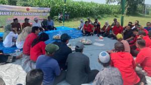 Pengurus-DPC-PDI-Perjuangan-Jombang-berkumpul-dengan-petani.jpg