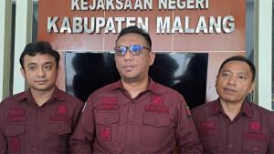 Penyidik-Kejari-Kabupaten-Malang-menjelaskan-adanya-dugaan-korupsi-di-bank-milik.jpg