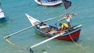 Perahu-nelayan-Situbondo-yang-terdampar.jpg