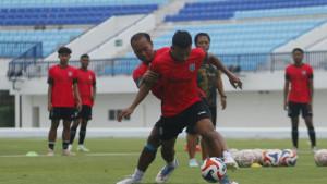 Persela-Lamongan-intens-menggelar-latihan-di-Stadion-Surajaya.jpg