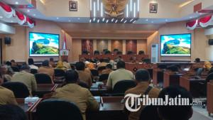 Pertemuan-Persatuan-Perangkat-Desa-Indonesia-dengan-anggota-DPRD-Kabupaten-Tuban.jpg