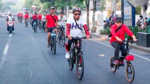 Pesepeda-yang-tergabung-dalam-event-Gowes-Merdeka-berkeliling-spot-kota-surabaya.jpg