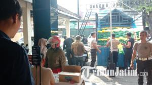 Petugas-Polsek-Kedungkandang-Kota-Malang-memanfaatkaan-media-sosial-live-TikTok.jpg