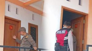 Petugas-Satpol-PP-Damkar-ilustrasi-razia-ilustrasi-penggerebekan-ilustrasi-satpol-pp.jpg