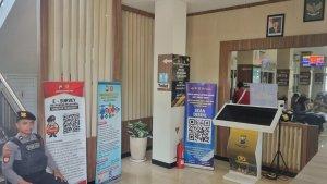 Petugas-berjaga-di-depan-tangga-akses-menuju-ruangan-pemeriksaan-tim-penyidik-KPK.jpg