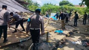 Petugas-gabungan-TNI-Polri-membongkar-tempat-judi-sabung-ayam-di-Kecamatan-Bendo-Magetan.jpg
