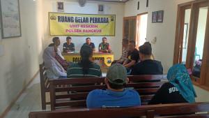Pihak-berwajib-dari-TNIPolri-mencoba-mediasi-kedua-belah-pihak.jpg