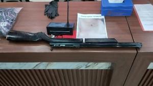 Polisi-Sat-Reskrim-Polres-Mojokerto-menangkap-pelaku-penembakan.jpg
