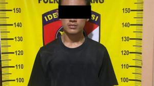 Polisi-lakukan-penggerebekan-di-sebuah-rumah-kontrakan.jpg