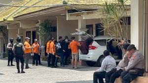 Polisi-melakukan-rekonstruksi-pembunuhan-dan-mutilasi-di-hotel-kawasan-Semampir-Kota-Kediri.jpg
