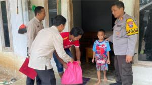 Polisi-pantau-situasi-warga-Desa-Klungkung-Kecamatan-Sukorambi.jpg