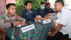Polres-Nganjuk-memberikan-pelayanan-kesehatan-bagi-petani-dan-masyarakat-Desa-Pehserut.jpg