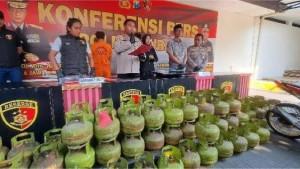 Polres-Tuban-saat-menggelar-konferensi-pers-ungkap-kasus-pencurian.jpg