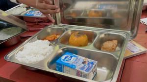 Potret-hidangan-Makan-Bergizi-Gratis-MBG-yang-dinikmati-oleh-para-siswa.jpg