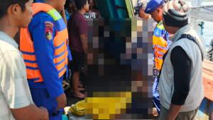 Proses-evakuasi-korban-kapal-ikan-yang-terbakar-di-Samudera-Hindia.jpg