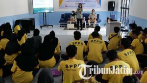 Puluhan-relawan-SPPG-Desa-Deyeng-Kediri-mengikuti-seminar-keamanan-pangan.jpg
