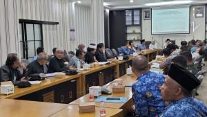 Rapat-dengar-pendapat-Ahmad-Supawi-warga-yang-teirmbas-proyek-tol.jpg