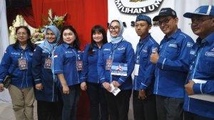Ratih-Retnowati-kedua-dari-kiri-saat-mendaftarkan-caleg-bersama.jpg