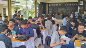 Ratusan-gamer-dari-berbagai-daerah-di-Jatim-ikuti-Jombang-Fest-Esport-Competition-2025.jpg