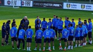 Roberto-Mancini-memimpin-latihan-timnas-Italia.jpg