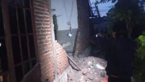 Rumah-Sunarti-65-yang-rusak-diterjang-angin-kencang-di-Tulungagung.jpg