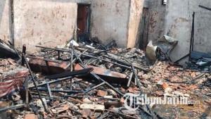 Rumah-sekaligus-tempat-laundry-di-Desa-Jasem-Mojokerto-ludes-terbakar1.jpg
