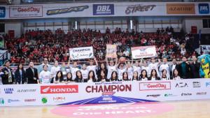 SMA-St-Louis-1-Sinlui-kembali-berhasil-mengawinkan-gelar-juara-Honda-DBL-with-Kopi-Good-Day.jpg