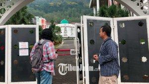 Saat-awak-media-berupaya-konfirmasi-ke-pihak-sekolah-terkait-kasus-dugaan-penganiayaan.jpg