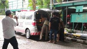 Saat-jenazah-korban-SAI-dievakuasi-ke-dalam-mobil-ambulan-sebelum-diberangkatkan-ke-rumah-duka.jpg