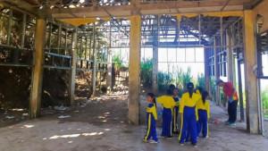 Salah-satu-ruang-kelas-di-SDN-Banyuwulu-4-yang-rusak-sejak-lama-namun-tak-kunjung-diperbaiki.jpg