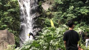 Salah-seorang-peserta-Canoying-di-Coban-Putri-saat-pose-melayang-sembari-menuruni-air-terjun.jpg