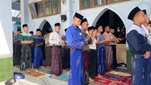 Salat-gaib-di-Masjid-Pondok-Gontor.jpg