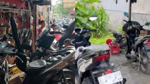 Salim-Pemilik-Bengkel-Banjir-Orderan-Motor-Mogok-karena-Pertalite-Sekali-Perbaiki-Dapat-Rp-200-Ribu.jpg