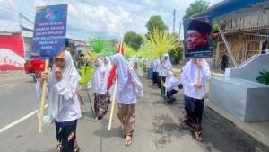 Santriwati-MI-At-Taqwa-Bondowoso-saat-berjalan-kaki-sepanjang-4-Km.jpg