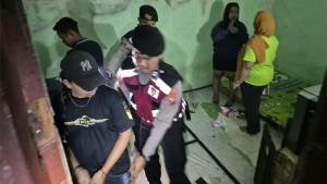 Sat-Samapta-Polrestabes-Surabaya-mengamankan-sejumlah-orang.jpg