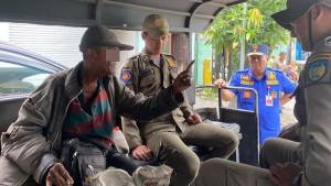 Satpol-PP-Kabupaten-Kediri-menertibkan-anak-jalanan-serta-gelandangan-dan-pengemis.jpg