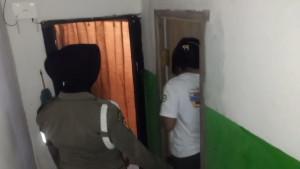 Satpol-PP-Kabupaten-Madiun-mengamankan-wanita-di-warung.jpg