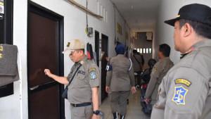 Satpol-PP-Kota-Surabaya-melakukan-operasi-yustisi-sebagai-pencegahan-penyakit-masyarakat-Pekat.jpg