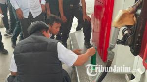 Satreskrim-Polres-Tuban-melakukan-sidak-ke-salah-satu-SPBU-di-Tuban-muncul-isu-BBM-bermasalah.jpg