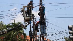 Satuan-Polisi-Pamong-Praja-Satpol-PP-Kabupaten-Jombang-saat-menertibkan.jpg