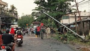Sejumlah-rumah-rusak-dan-pohon-tumbang-akibat-hujan-deras.jpg