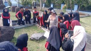Sejumlah-siswa-saat-mengunjungi-Pusat-Informasi-Megalitikum-PIM-Bondowoso.jpg