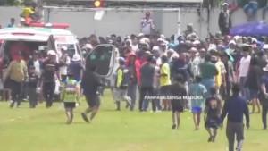 Sejumlah-video-menyuguhkan-suasana-memanas-hingga-memicu-keributan-di-tengah-jalur-pacu-karapan-sapi.jpg