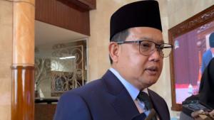 Sekdaprov-Jatim-Adhy-Karyono-sikapi-dana-Pemprov-Jatim-yang-disebut-mengandap-di-Bank.jpg