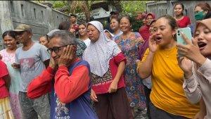 Selesai-Rekonstruksi-Tersangka-Perampokan-di-Hotel-Telaga-Ngebel-Disoraki-warga.jpg