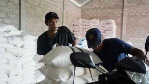 Seluruh-kios-pertanian-atau-pengecer-diminta-agar-tidak-menjual-pupuk-subsidi.jpg