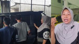 Seorang-wanita-menabung-uang-koin-berujung-bisa-beli-mobil-Rp-80-juta.jpg