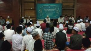 Shalat-Ghaib-dan-doa-bersama-digelar-para-santri-Ponpes-Ibnu-Cholil-bangkalan-madura.jpg
